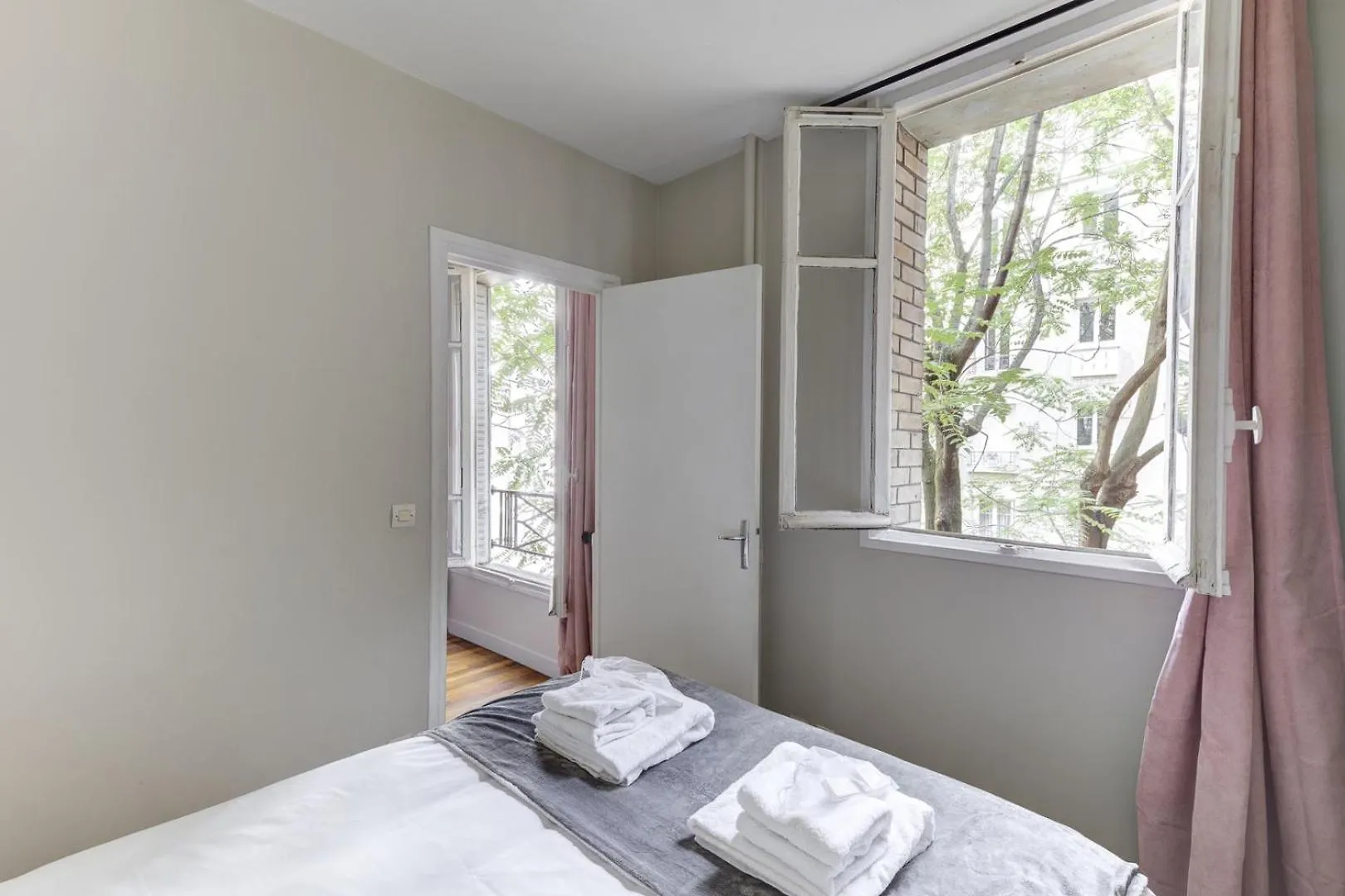 Bluestay 853 - Superb Apartment Paris France
